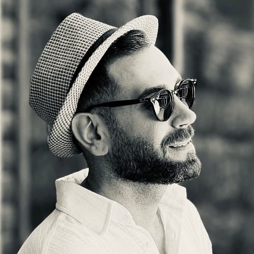 دانلود آهنگ میکوبه دل من واسه تو مرتب از میثاق راد (کامل)